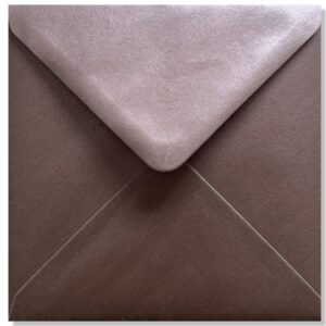 vierkante enveloppen metallic chocolade bruin